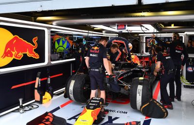 monza banen - redbull teamet prepper bilen