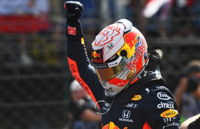 formel 1 ungarn - red bull kører med næven i vejret