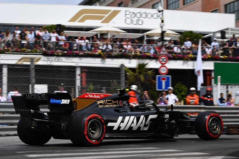 formel 1 monaco - hass racer med paddock club i baggrunden