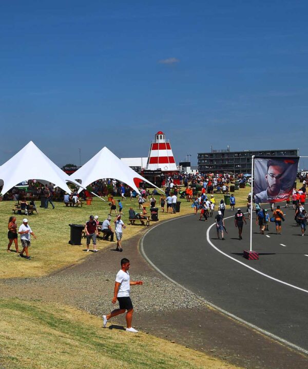 Formel 1 - Englands gp stemning rundt på banen