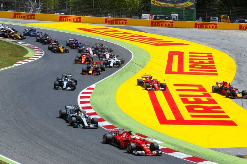spaniens grand prix formel 1 - løbet er i gang i curverne