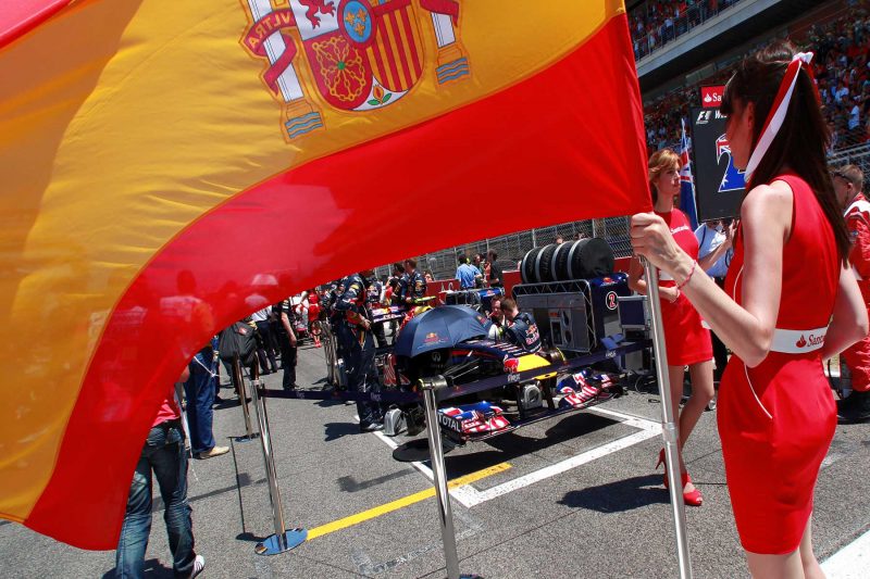 formel 1 spanien - åbning med flag på banen