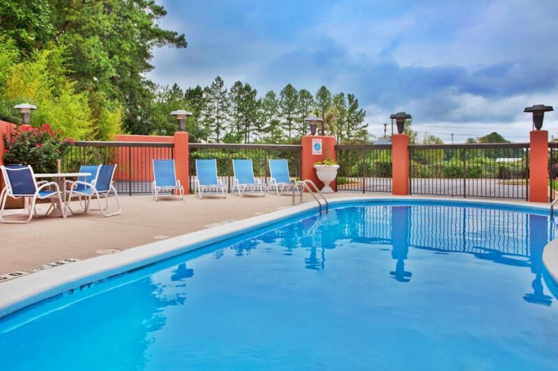 Hotel Holiday In Express - Lawrenceville - pool