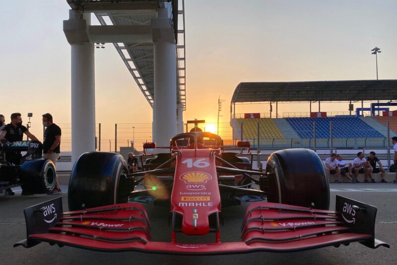 Formel 1 Qatar Ferrari i solnedgang